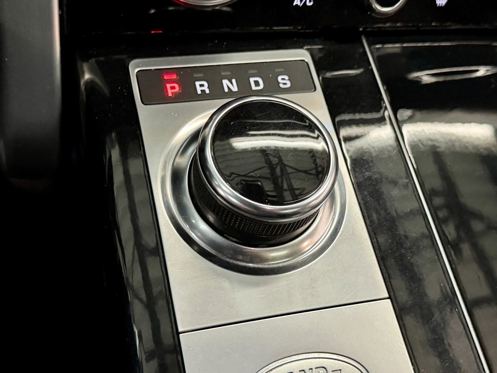 Used 2020 Land Rover Range Rover HSE image 32