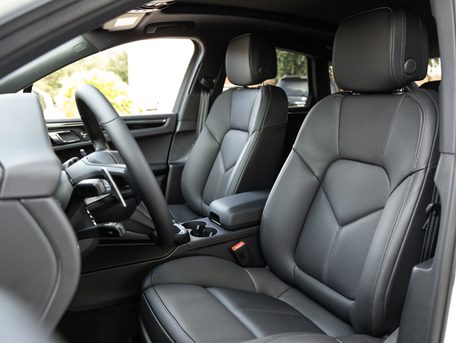 New 2026 Porsche Macan AWD/4WD image 5