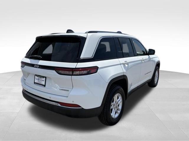 Used 2023 Jeep Grand Cherokee Laredo AWD/4WD image 2