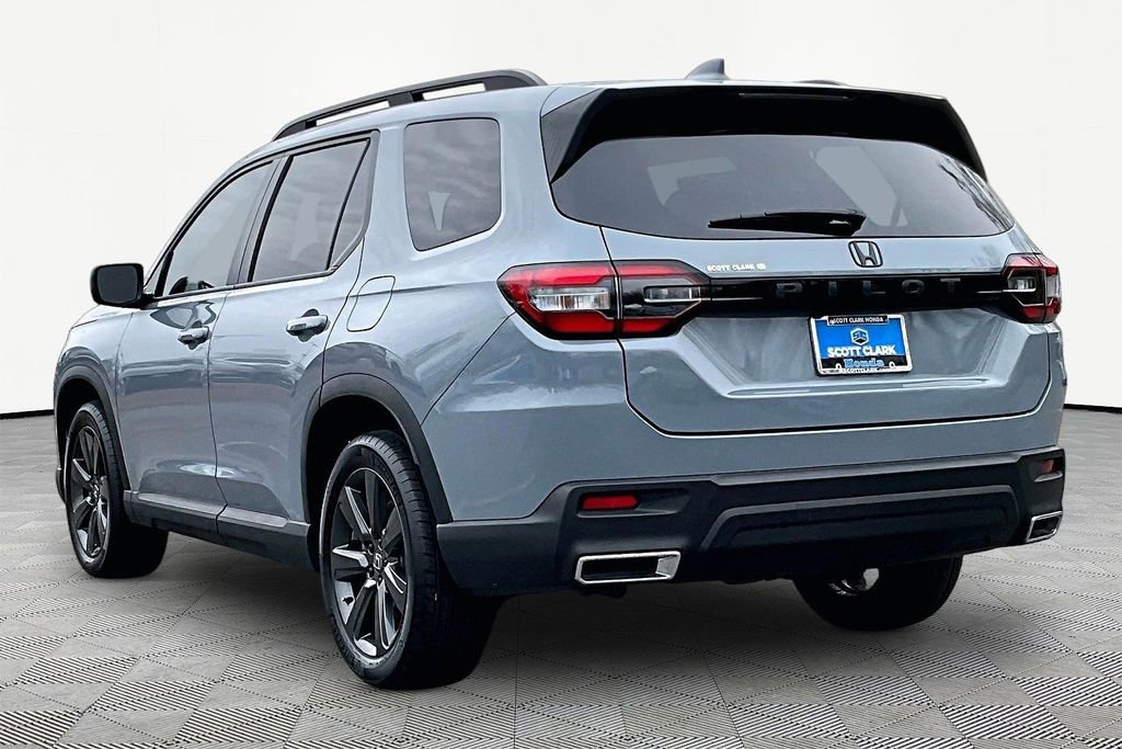 Certified 2024 Honda Pilot Sport image 4