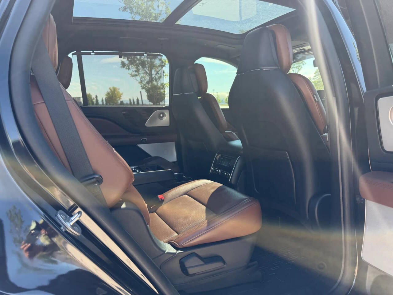 Used 2021 Lincoln Aviator Reserve w/ Equipment Group 210A AWD/4WD image 19