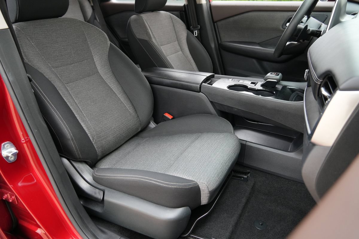 Used 2023 Nissan Rogue SV FWD image 8