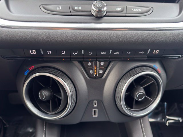 Used 2023 Chevrolet Blazer LT AWD/4WD image 19