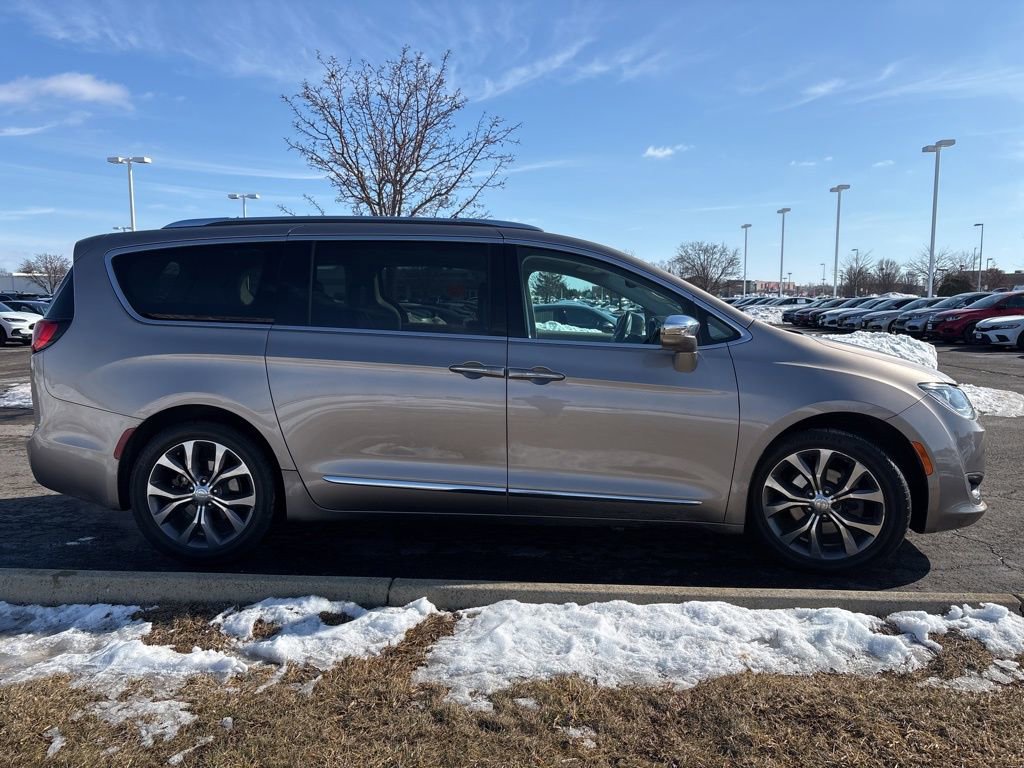 Used 2017 Chrysler Pacifica Limited w/ Tire & Wheel Group image 13