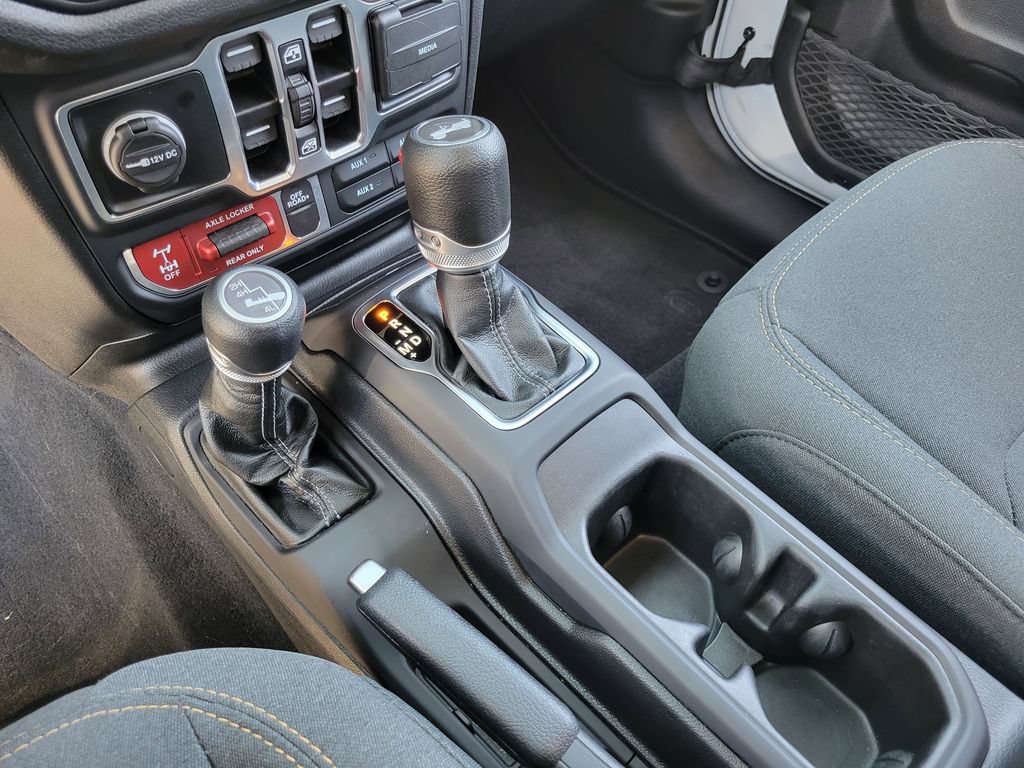 Used 2025 Jeep Wrangler Unlimited Sport AWD/4WD image 15