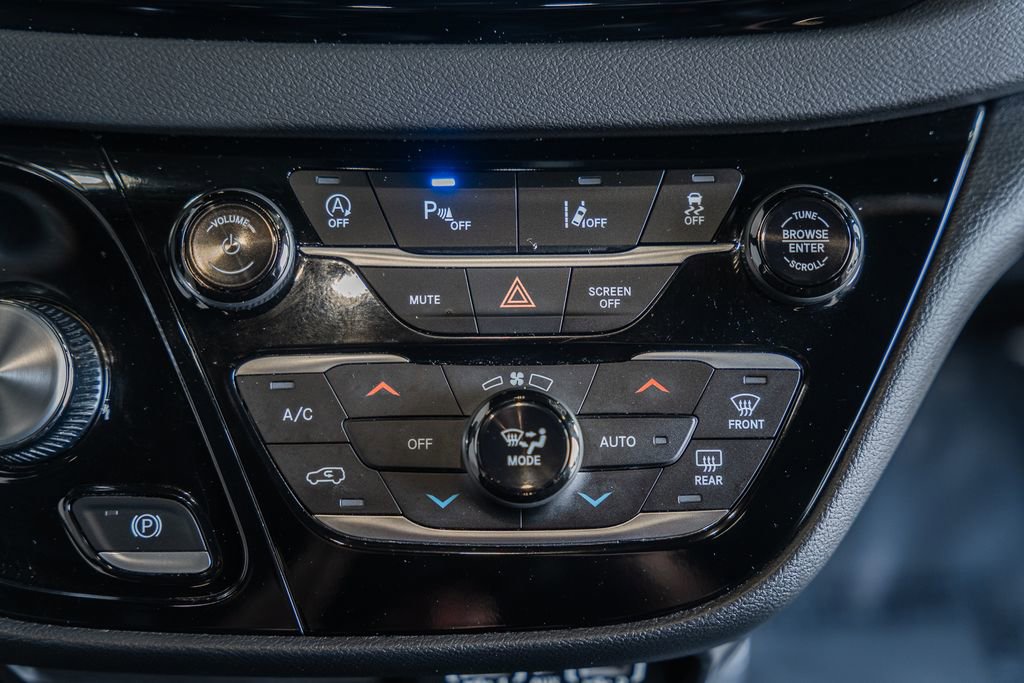 Used 2025 Chrysler Pacifica Select image 27