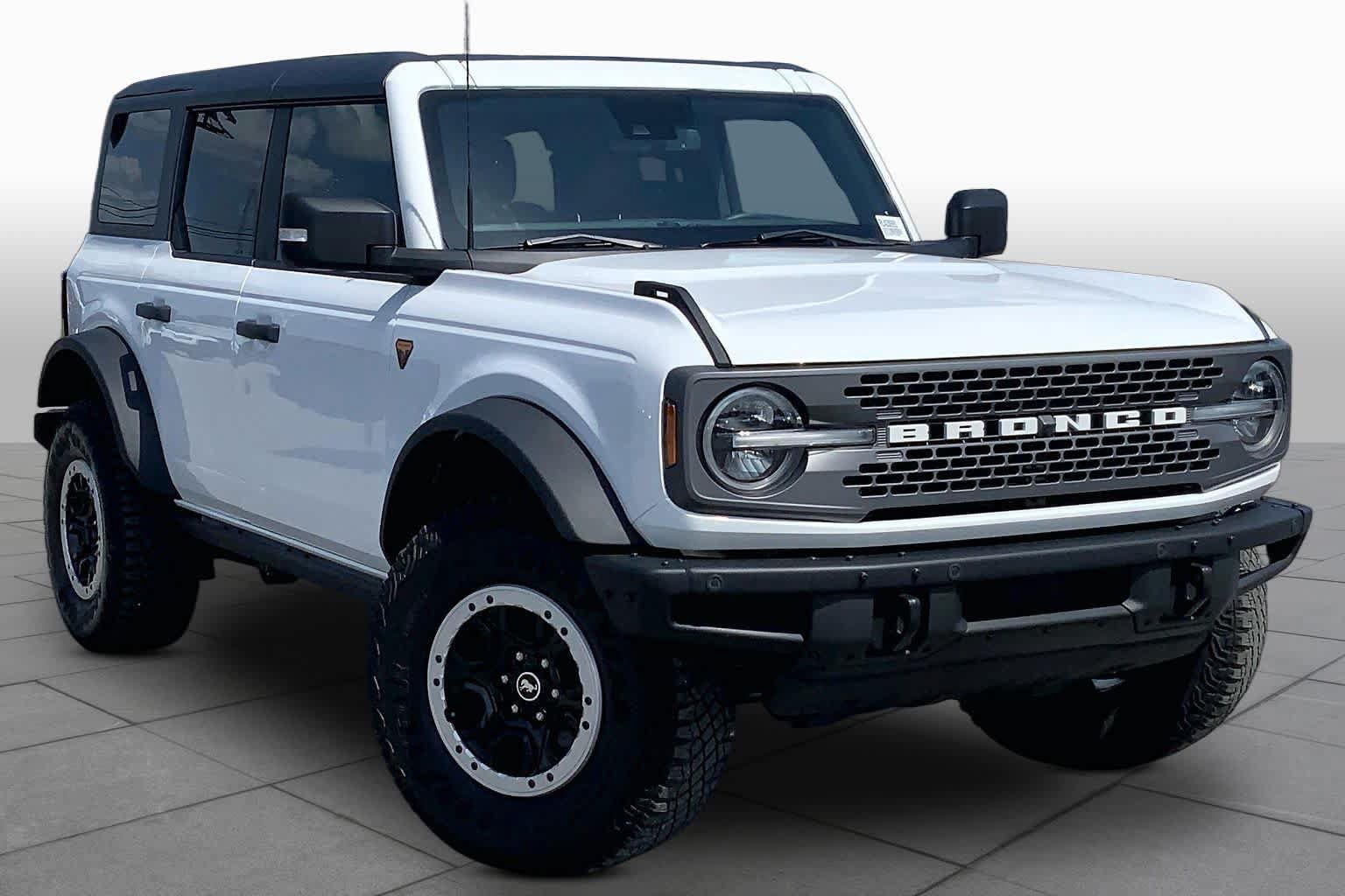 Certified 2024 Ford Bronco Badlands AWD/4WD image 3