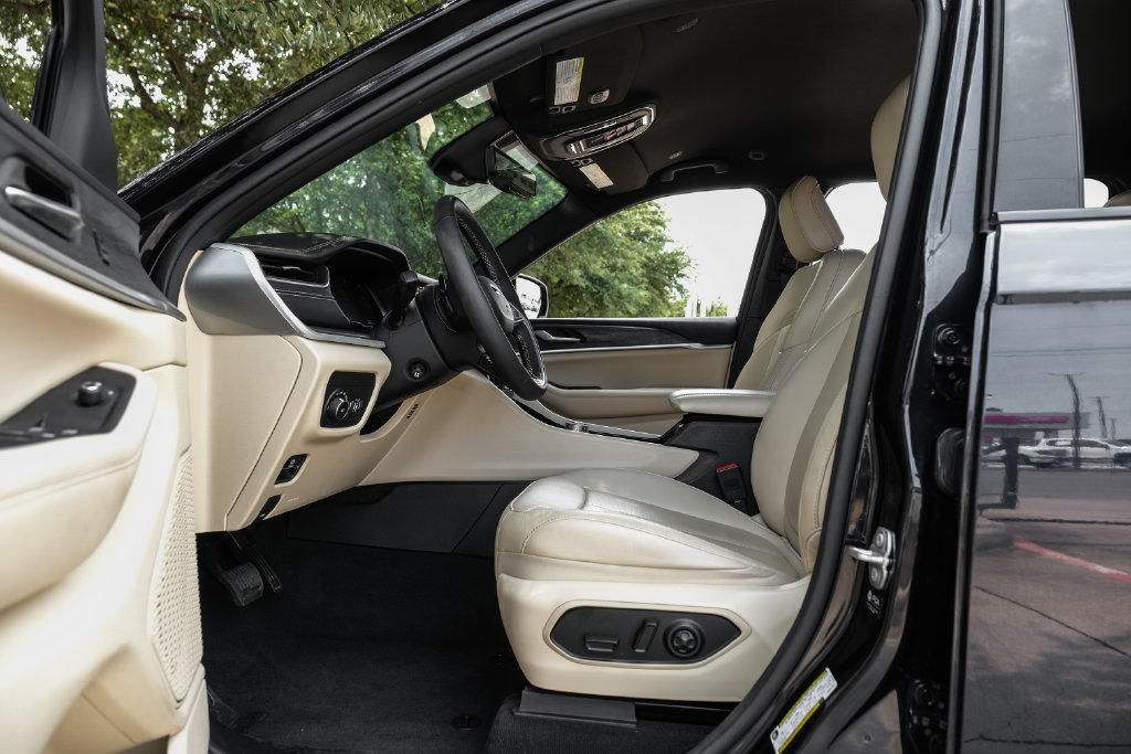 Used 2023 Jeep Grand Cherokee L Limited w/ Luxury Tech Group II AWD/4WD image 45