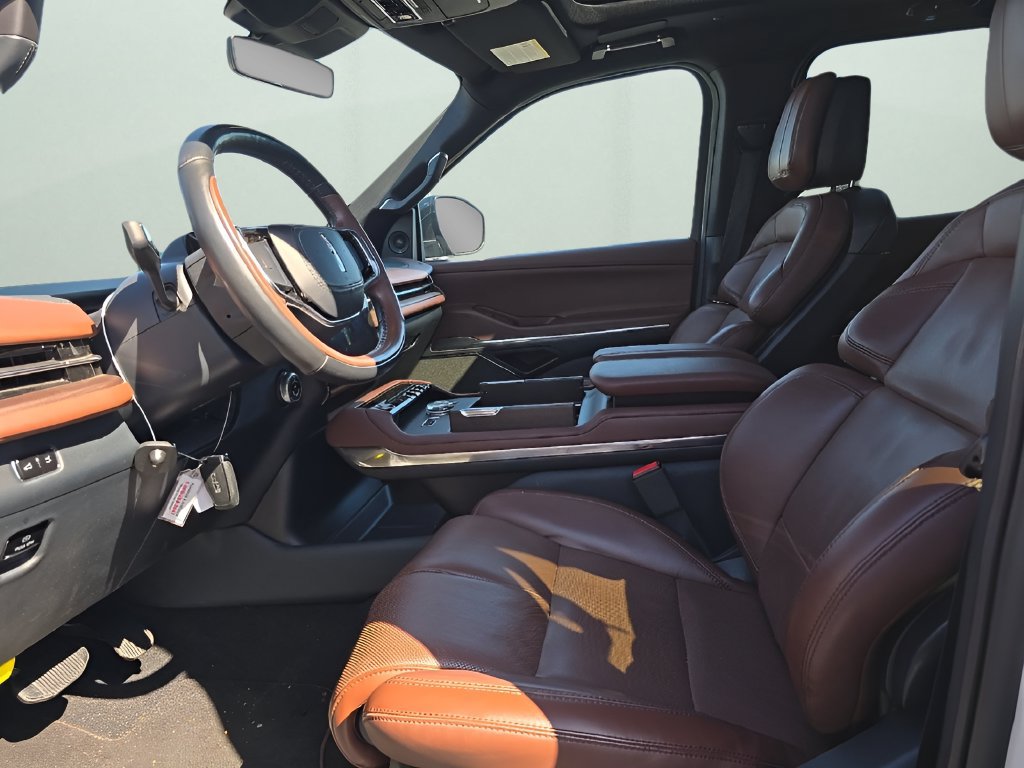 Used 2025 Lincoln Navigator Reserve AWD/4WD image 9