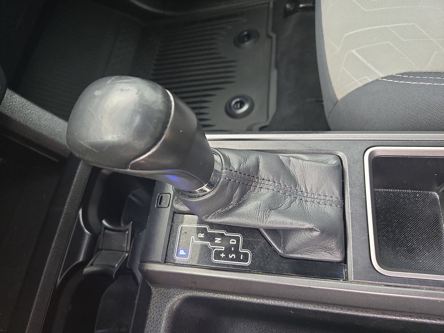 Used 2022 Toyota Tacoma TRD Sport w/ Technology Package RWD image 24