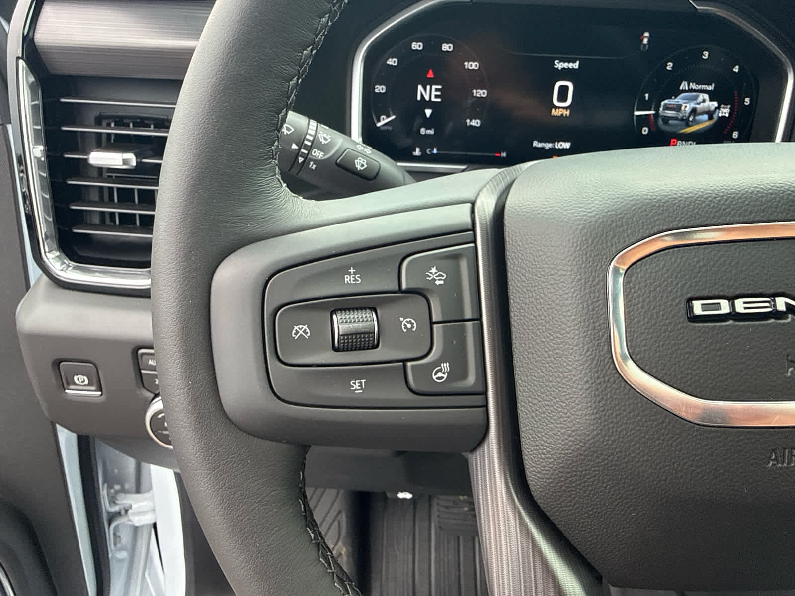 New 2026 GMC Sierra 3500 Denali Ultimate w/ LPO, Black Badging Package AWD/4WD image 18