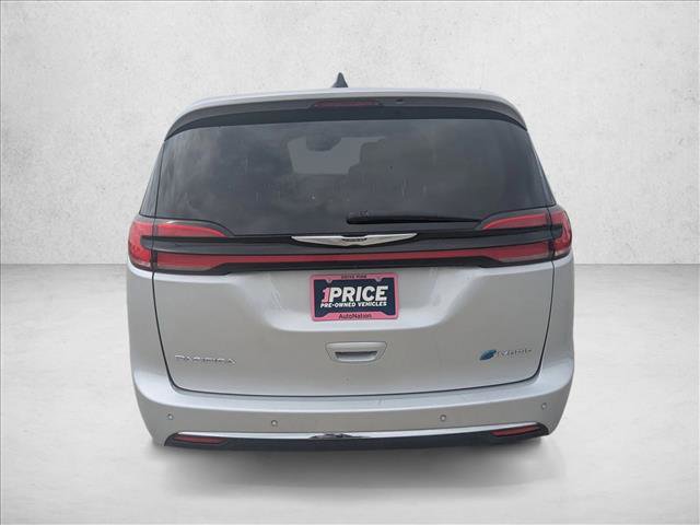 Used 2024 Chrysler Pacifica Limited FWD image 6