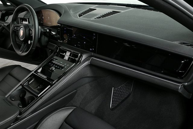 New 2025 Porsche Panamera 4 image 24