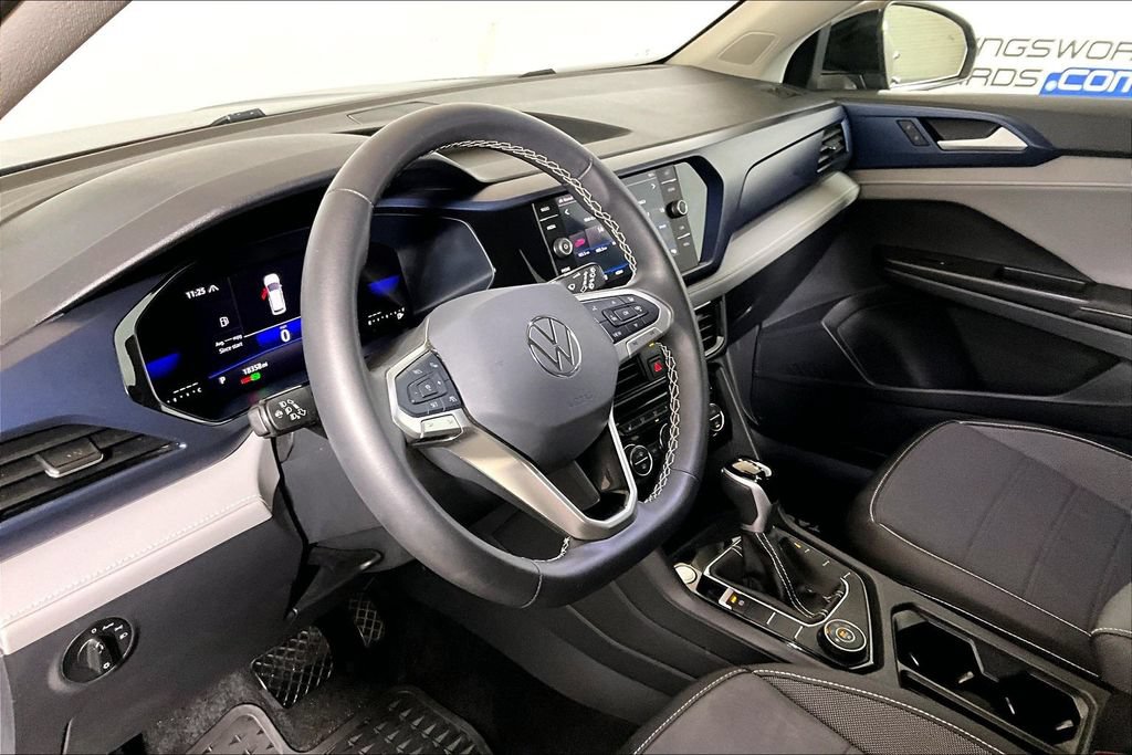 Used 2024 Volkswagen Taos SE w/ Panoramic Sunroof Package AWD/4WD image 10