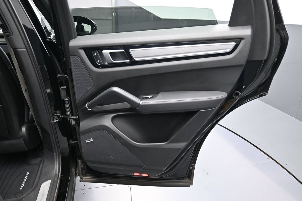 Certified 2023 Porsche Cayenne Platinum Edition AWD/4WD image 26