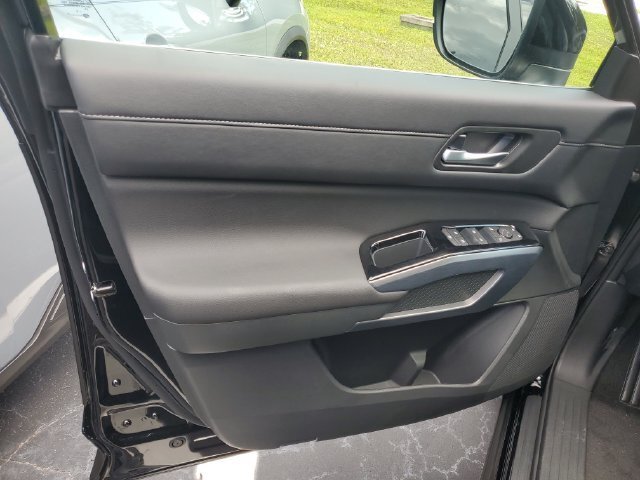 New 2026 Nissan Pathfinder SL FWD image 10