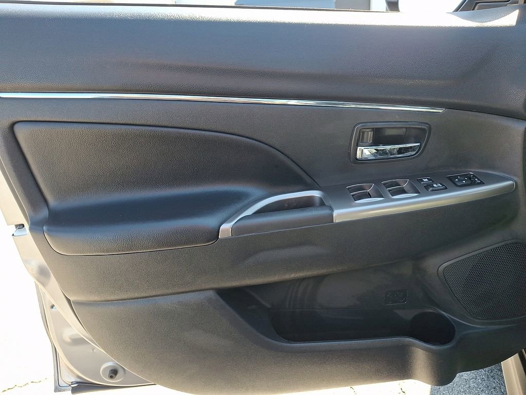 Used 2025 Mitsubishi Outlander Sport SE image 14