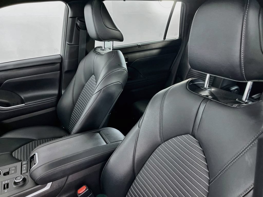 Used 2021 Toyota Highlander XSE AWD/4WD image 31