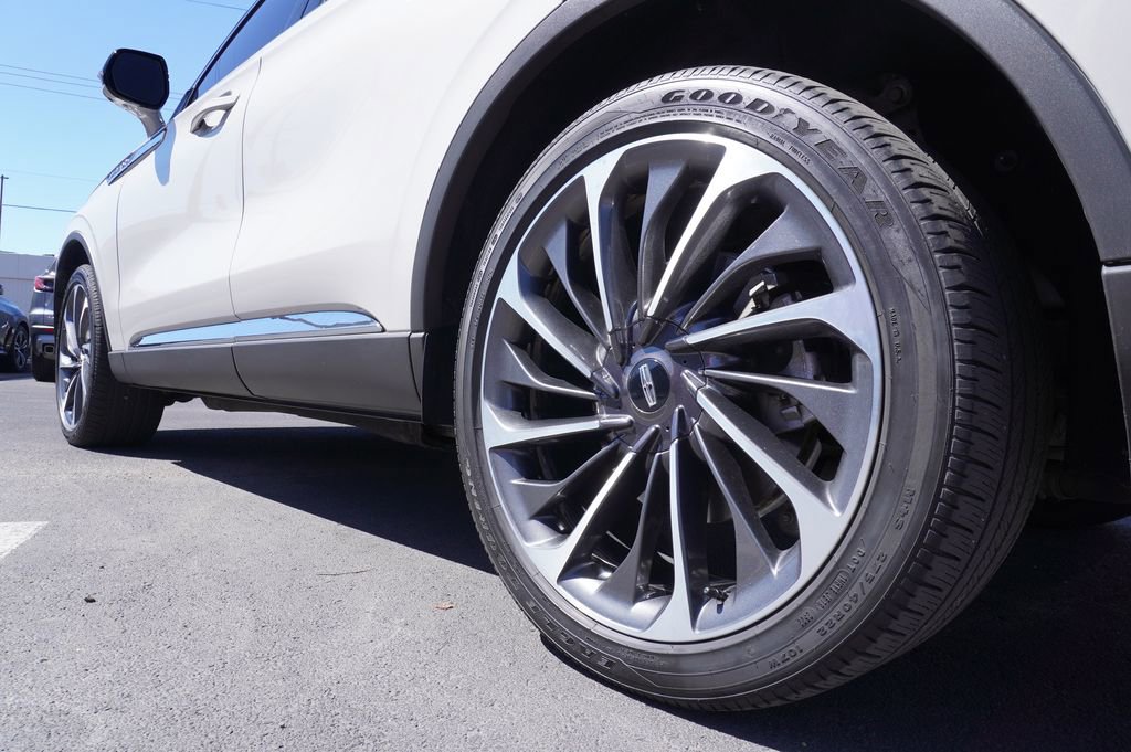 Used 2023 Lincoln Aviator Reserve w/ Equipment Group 201A image 6