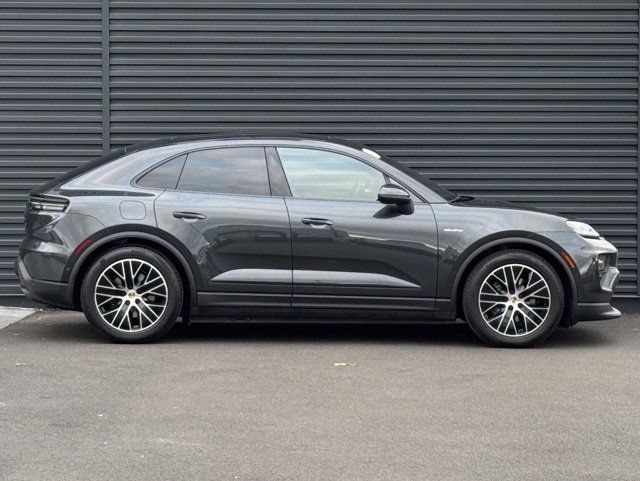 Certified 2025 Porsche Macan 4 Electric image 8