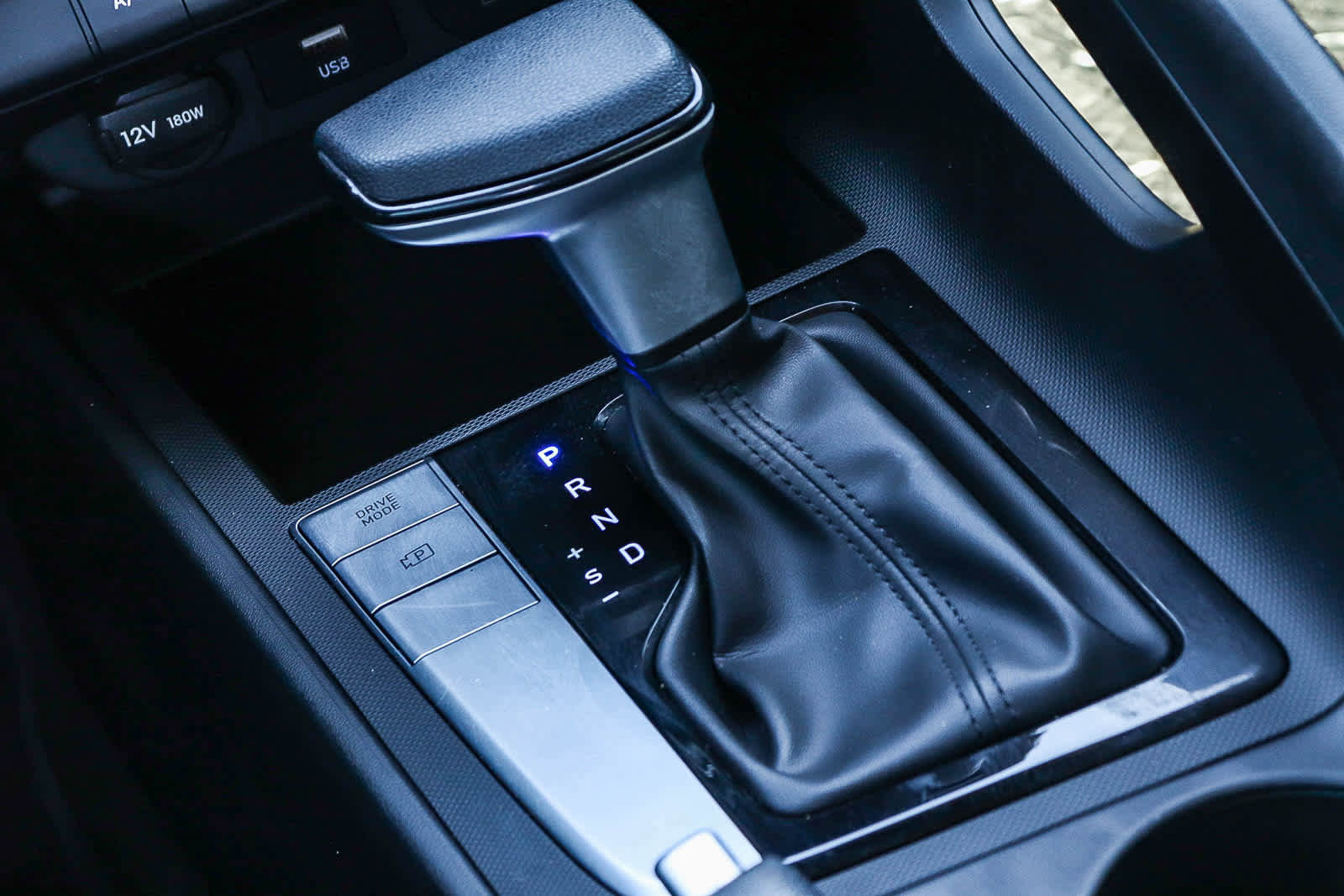 Used 2025 Hyundai Elantra SE image 19