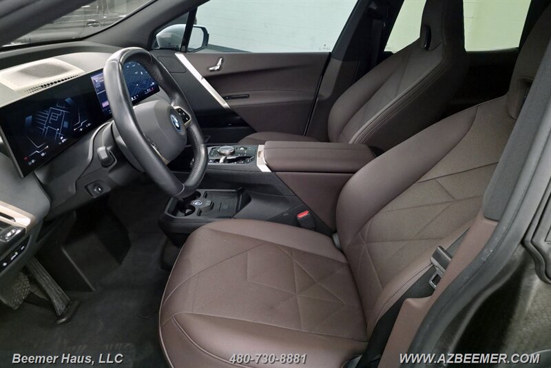 Used 2024 BMW iX xDrive50 w/ Sport Package AWD/4WD image 35
