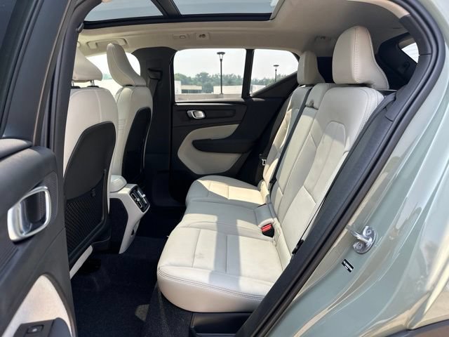 Certified 2025 Volvo XC40 B5 Plus AWD/4WD image 13