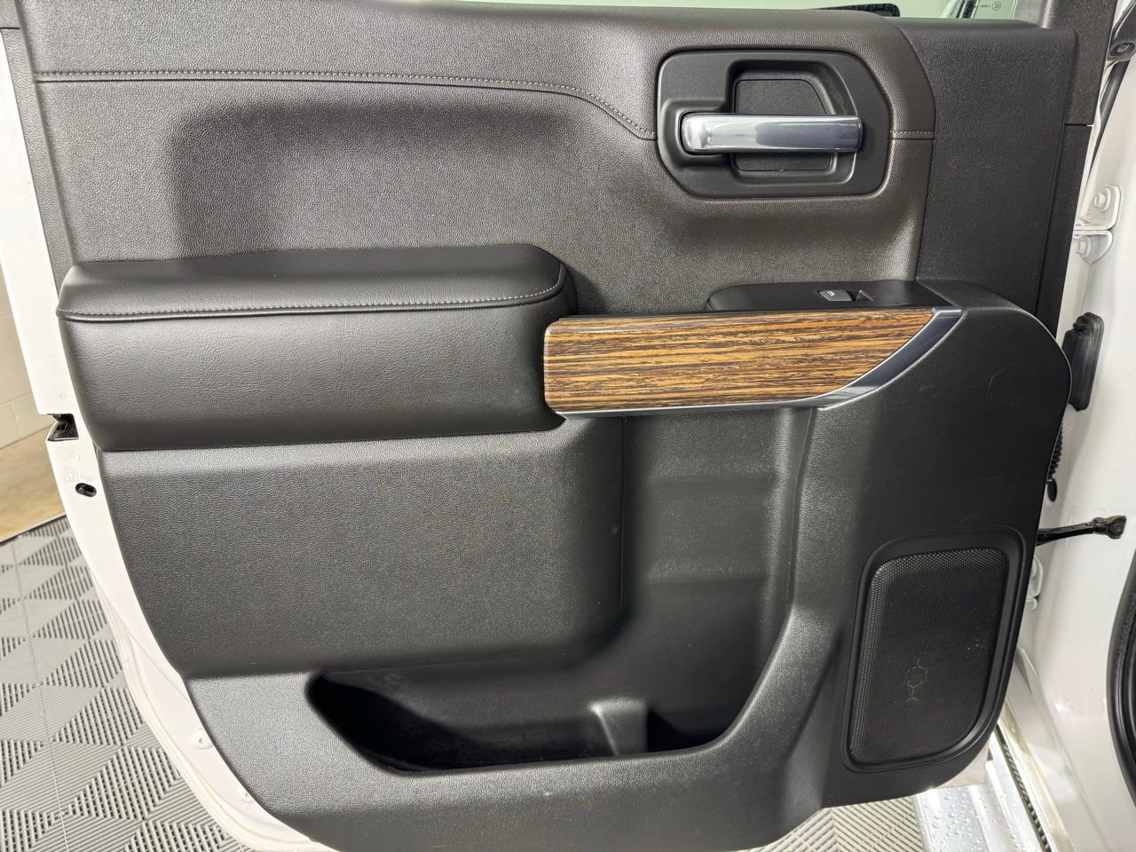 Used 2019 Chevrolet Silverado 1500 High Country image 26