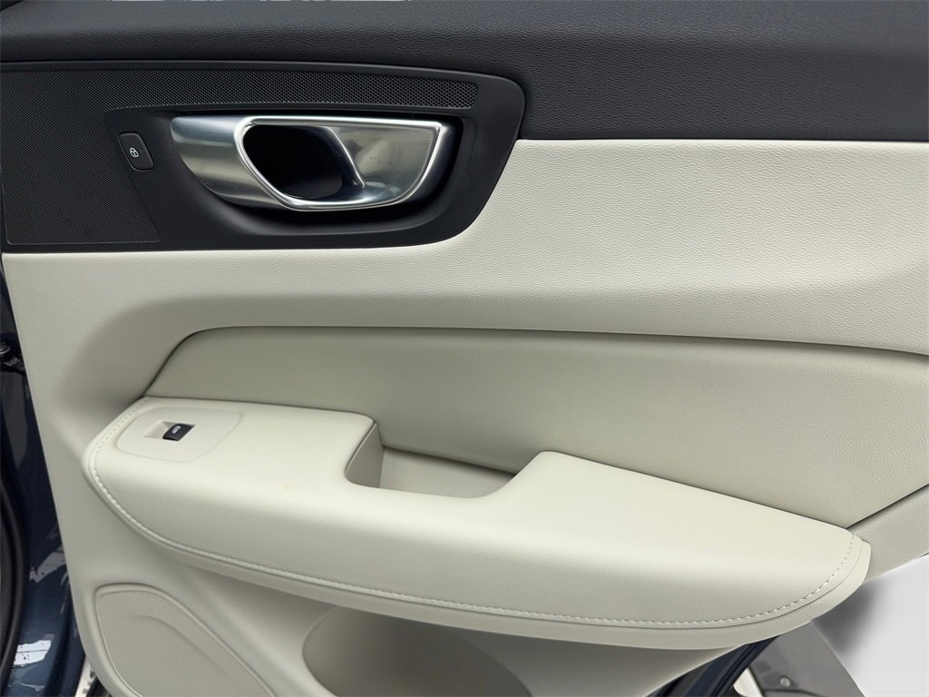 Used 2025 Volvo XC60 T8 Plus w/ Protection Package Premier image 46