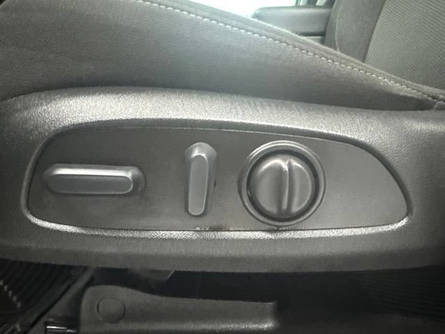 Used 2023 Chevrolet Traverse LT FWD image 10