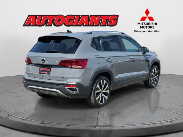 Used 2023 Volkswagen Taos SE w/ Panoramic Sunroof Package AWD/4WD image 3