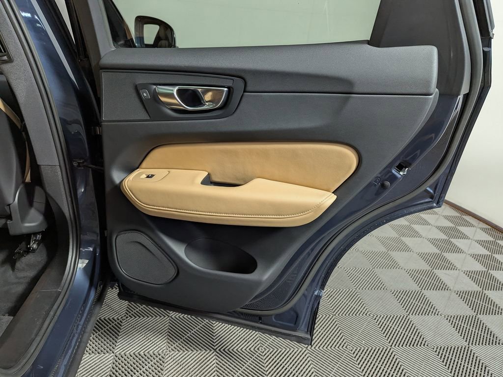 Used 2023 Volvo XC60 B5 Ultimate w/ Climate Package image 44