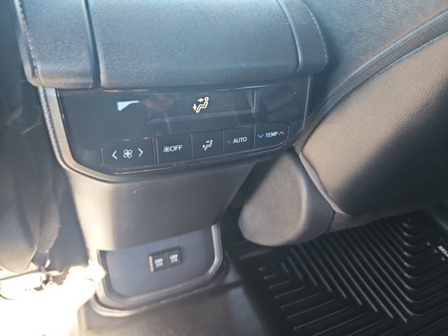Used 2021 Toyota Highlander XSE image 17