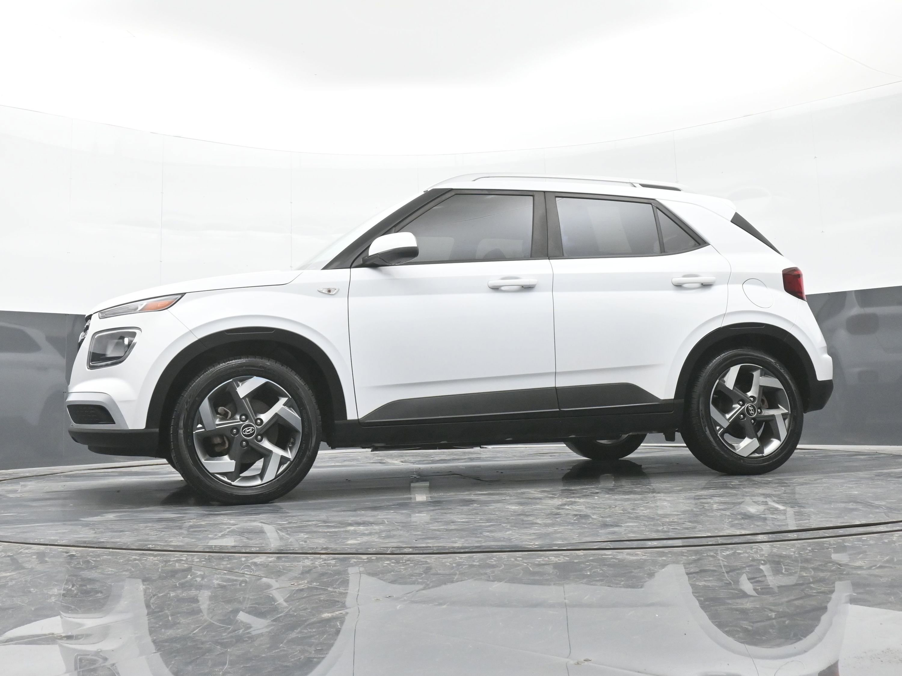Certified 2022 Hyundai Venue SEL image 41