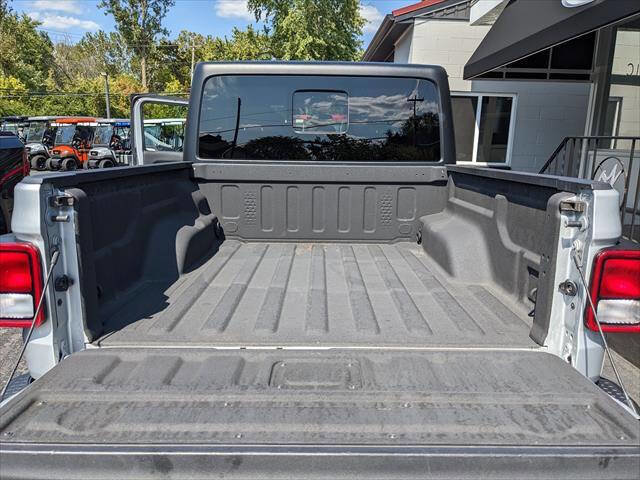 Used 2023 Jeep Gladiator Sport image 13
