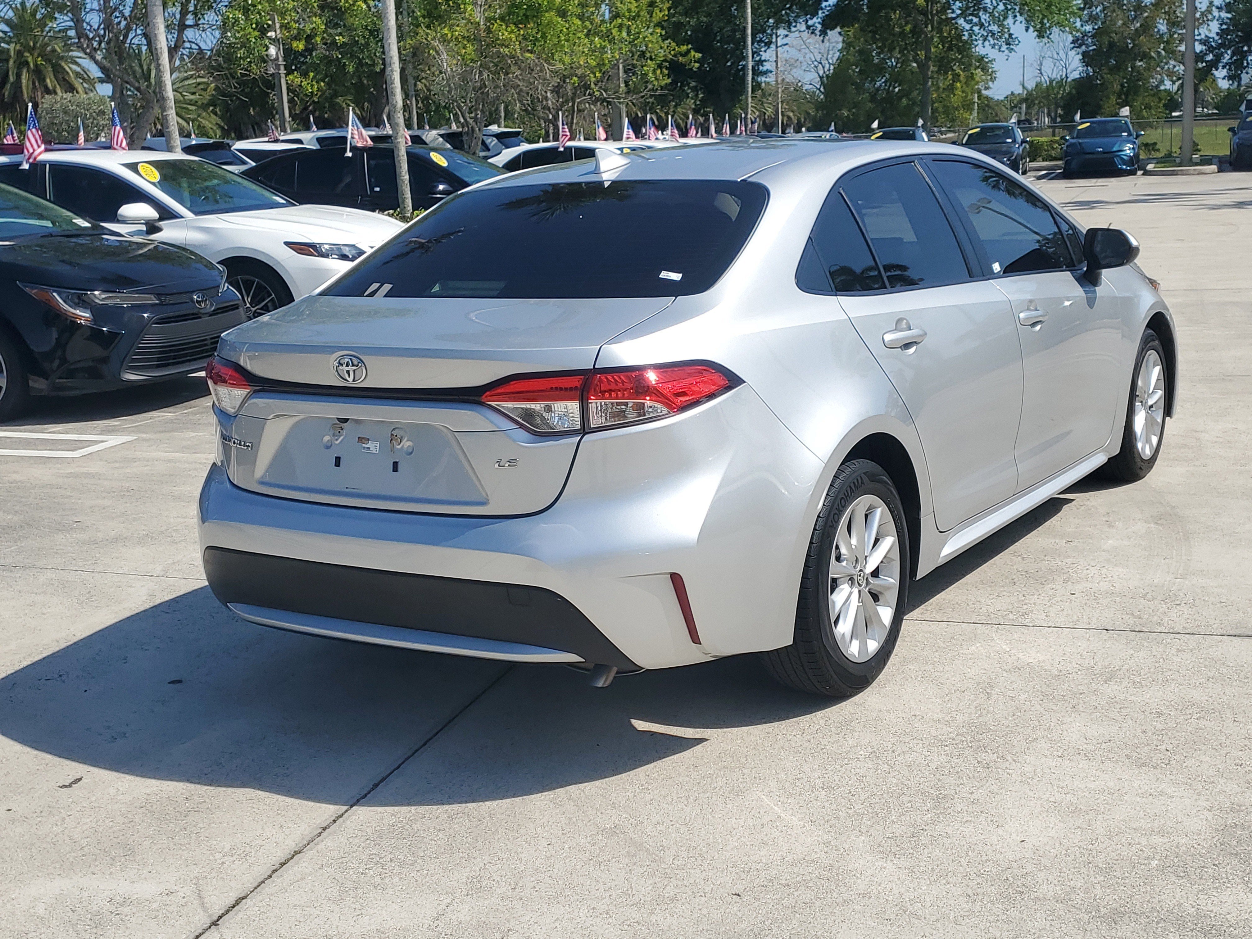 Used 2022 Toyota Corolla LE w/ LE Premium Package FWD image 3