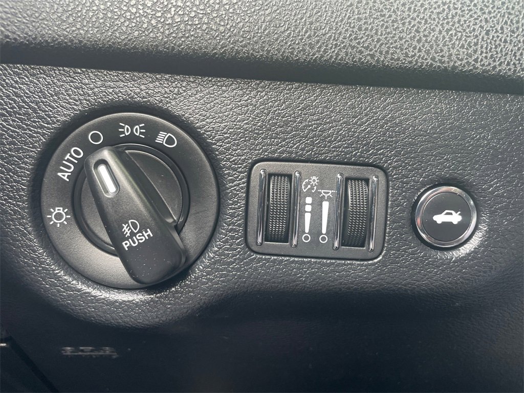 Used 2018 Dodge Charger GT image 28