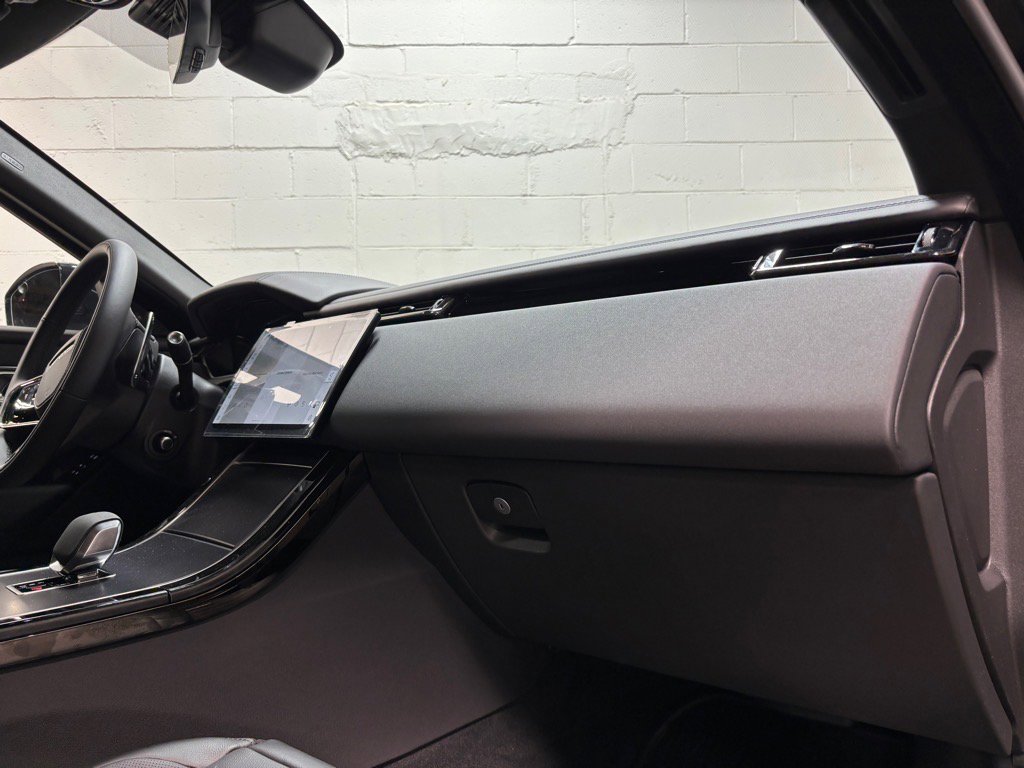 New 2026 Land Rover Range Rover Velar Dynamic SE image 30