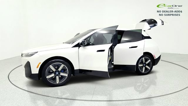 Used 2023 BMW iX xDrive50 w/ Sport Package AWD/4WD image 14
