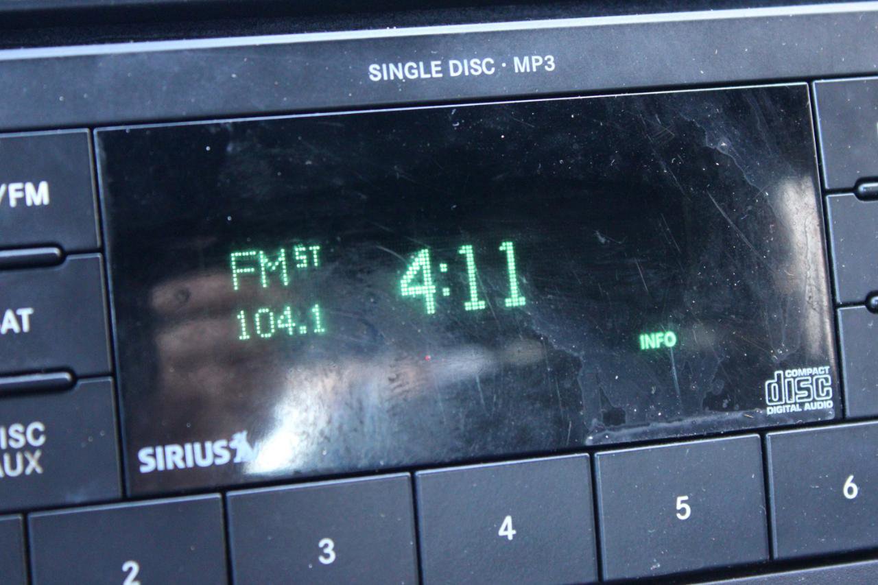 Used 2014 Dodge Avenger SE image 29