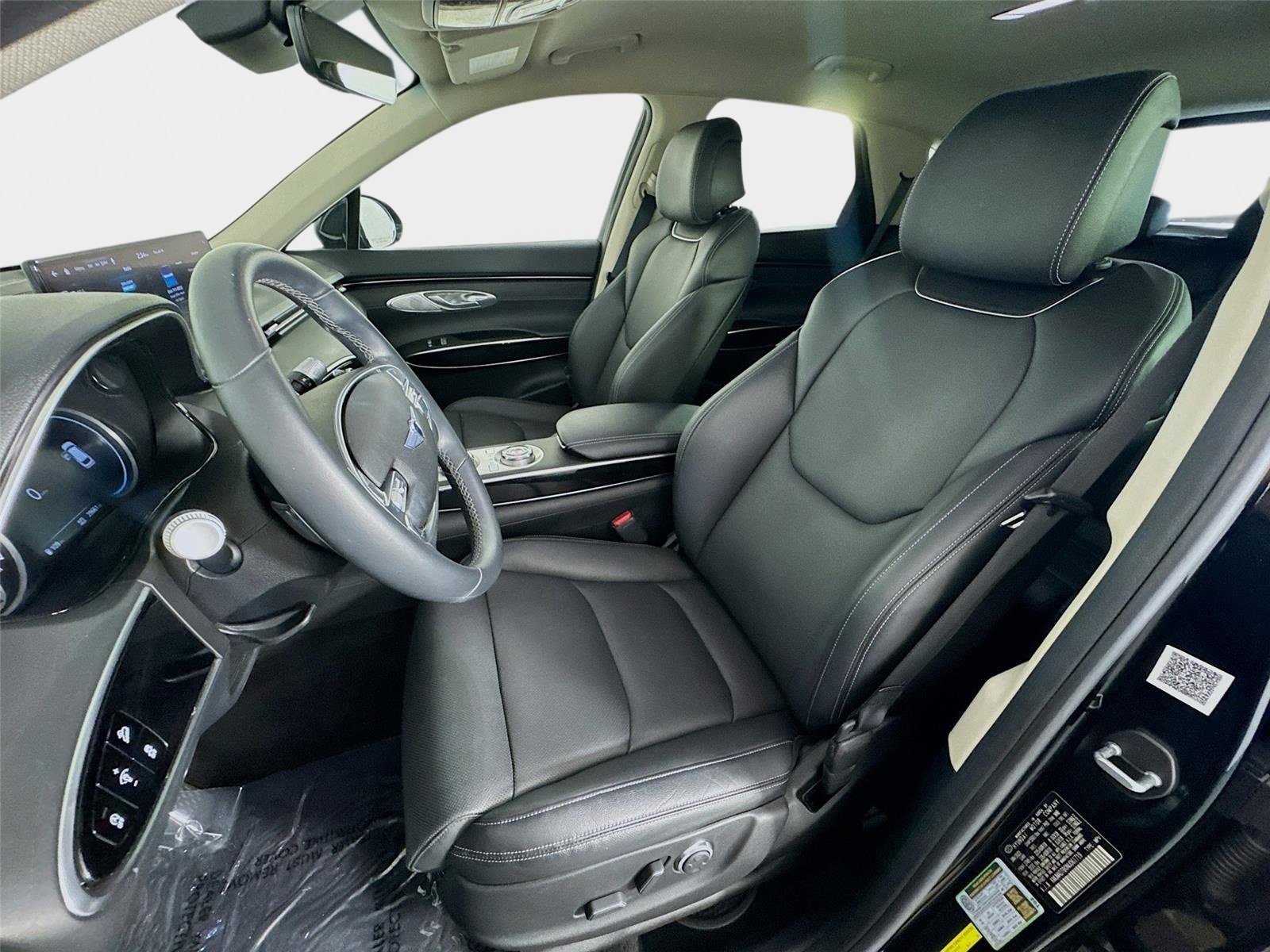 Certified 2022 Genesis GV70 2.5T AWD/4WD image 11