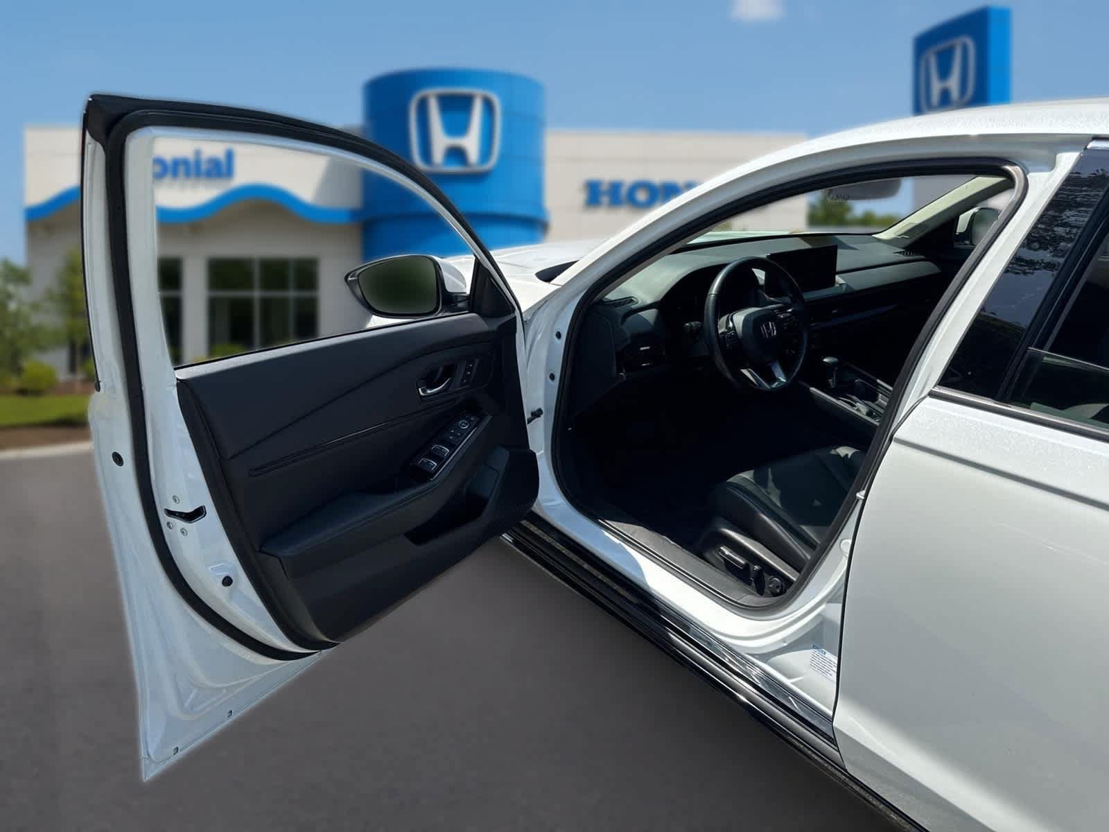 Used 2023 Honda Accord Touring image 12