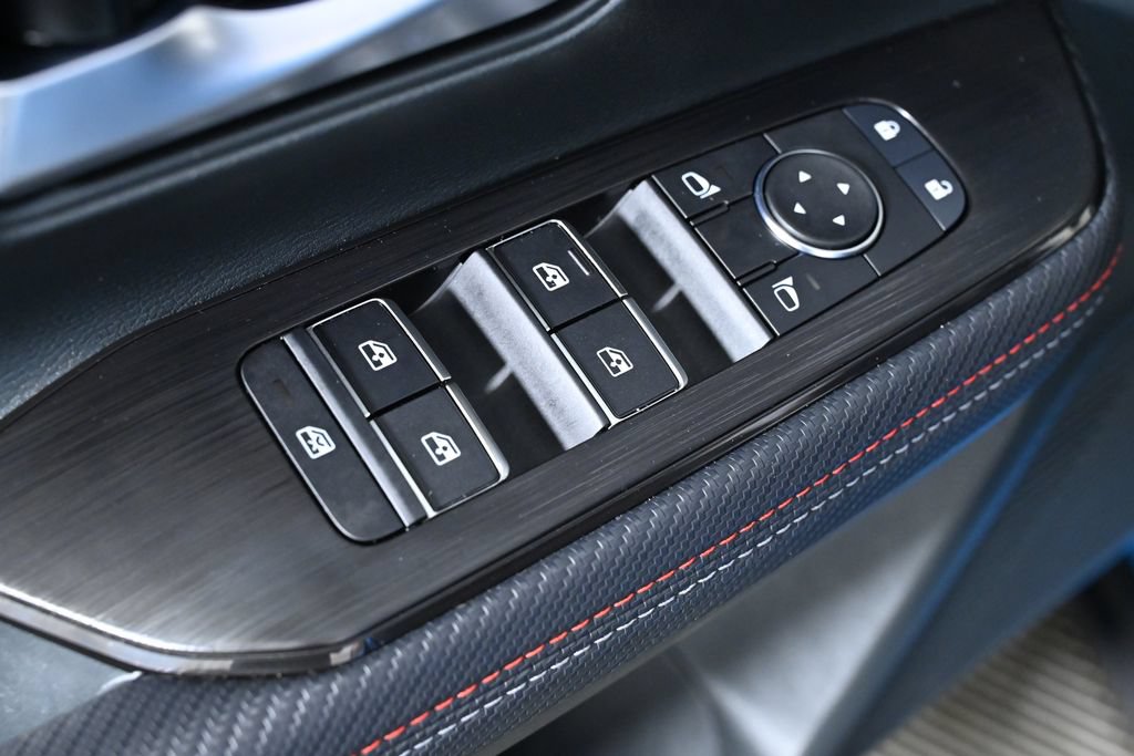 Certified 2025 Nissan Kicks SR AWD/4WD image 26