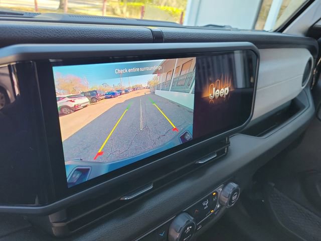 Used 2025 Jeep Gladiator Sport image 19