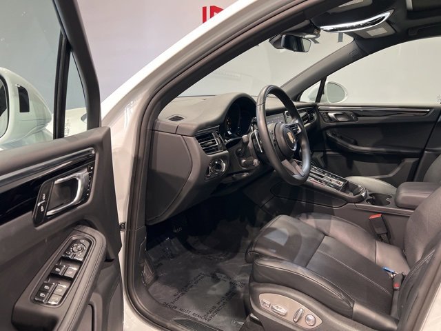 Used 2025 Porsche Macan Turbo image 13