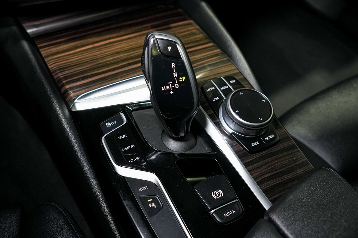 Used 2020 BMW 530e xDrive AWD/4WD image 24