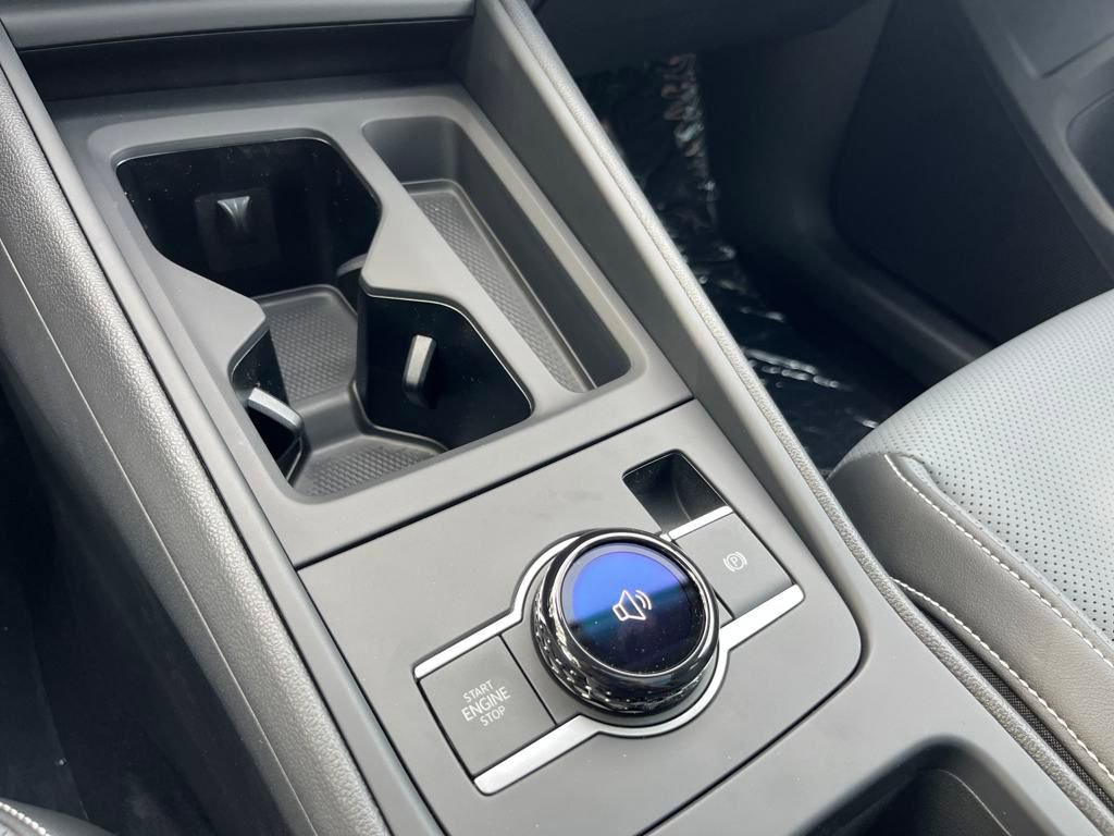 New 2025 Volkswagen Tiguan SE image 14