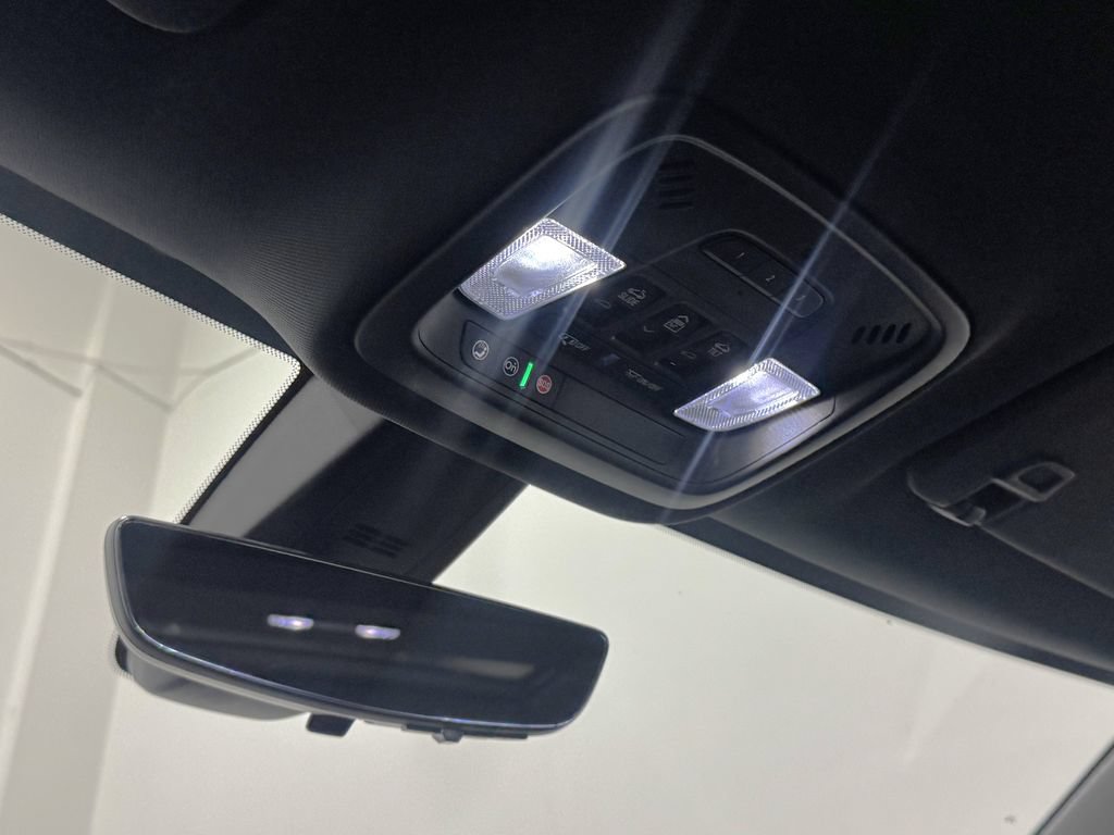 Used 2023 Chevrolet Traverse RS AWD/4WD image 31