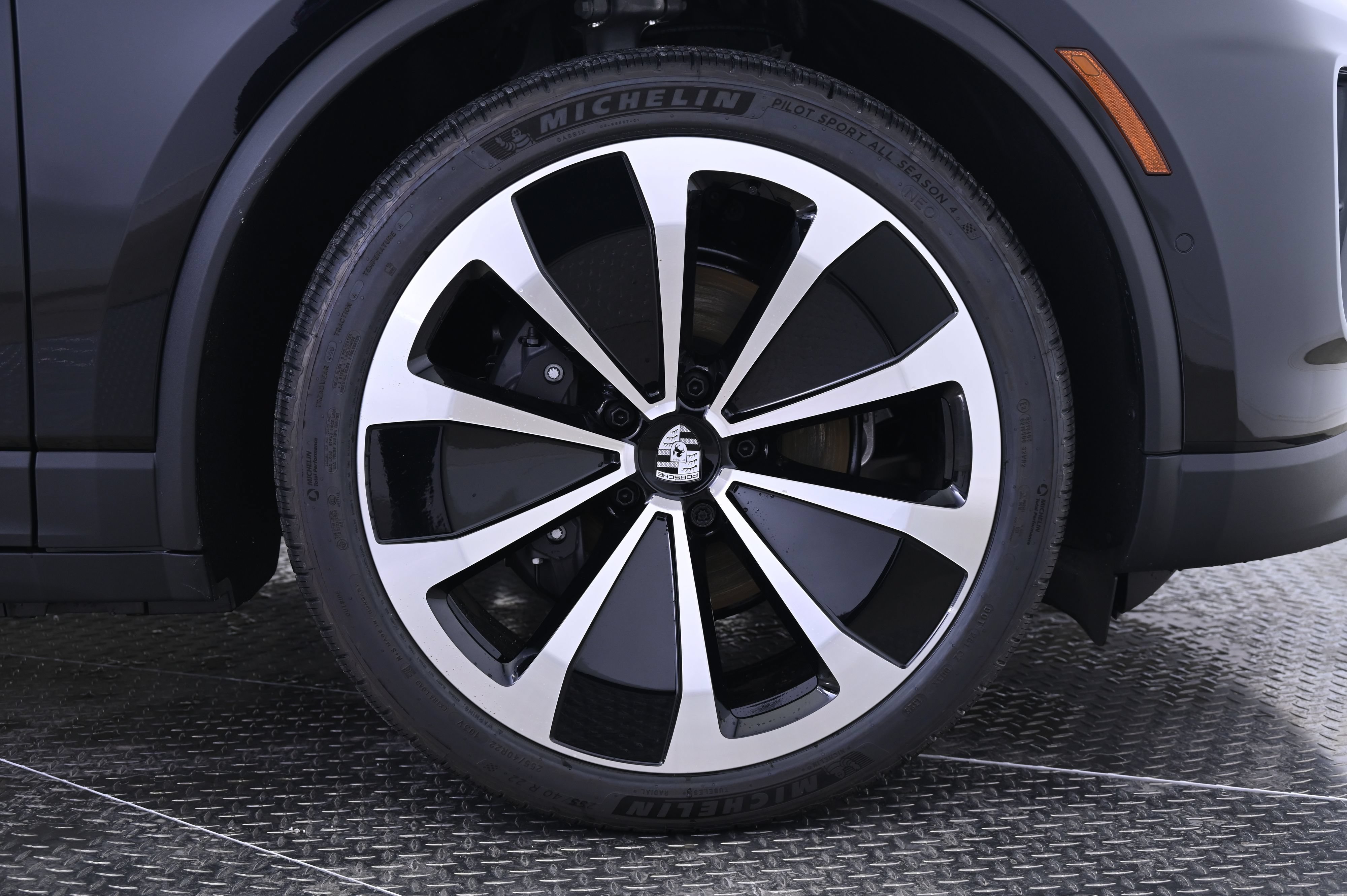 Certified 2025 Porsche Macan 4 Electric AWD/4WD image 14
