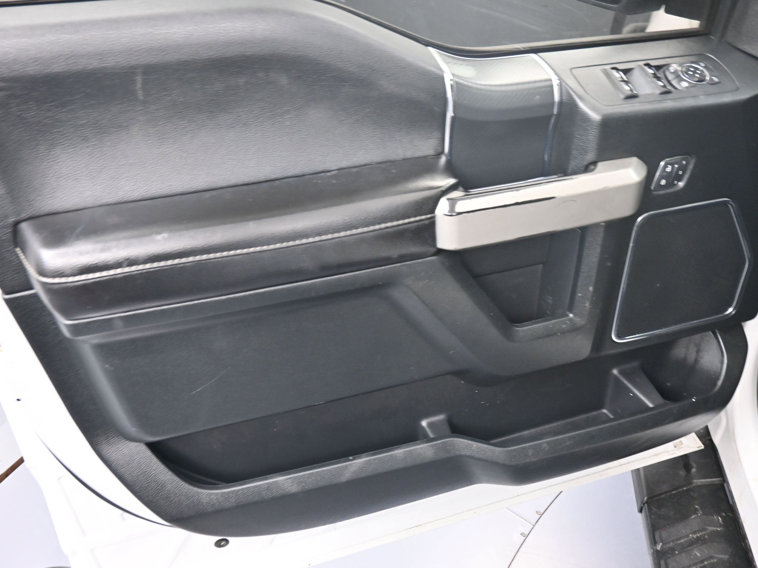 Used 2019 Ford F150 Lariat w/ Equipment Group 502A Luxury image 13